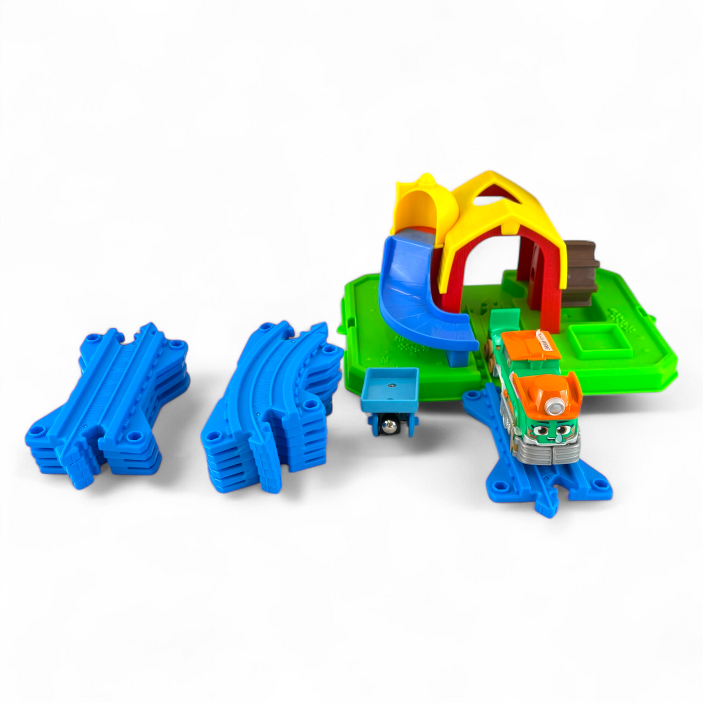 Farm Station Adventure Bucket and 11-Piece Train Track Set