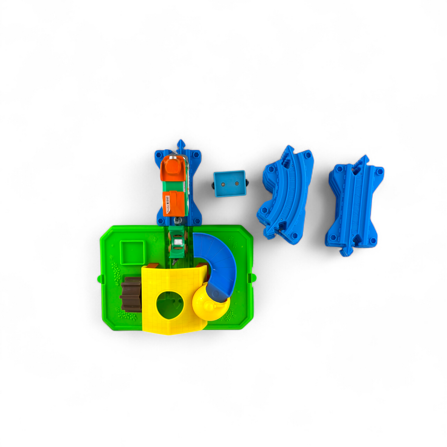Farm Station Adventure Bucket and 11-Piece Train Track Set